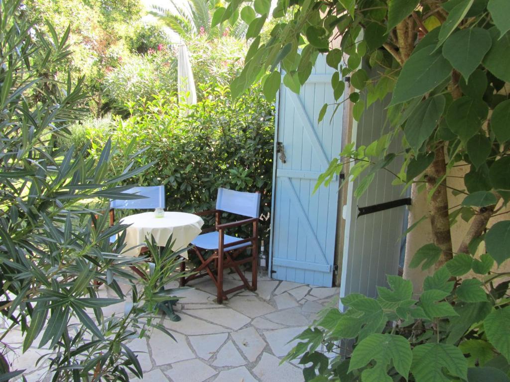Le Mas Shabanou Acomodação com café da manhã Roquefort Les Pins Quarto foto