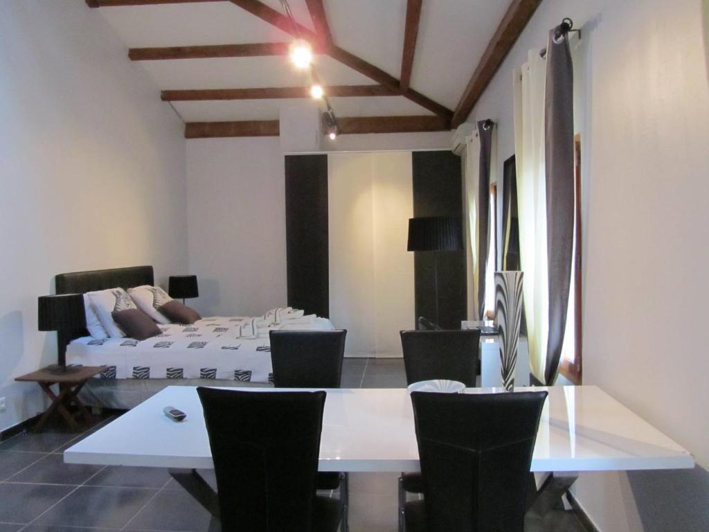 Le Mas Shabanou Acomodação com café da manhã Roquefort Les Pins Quarto foto